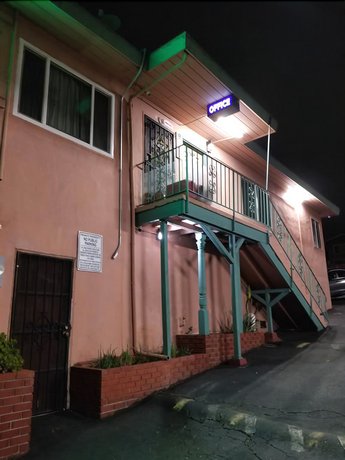 TRAVIS LODGE MOTEL 16
