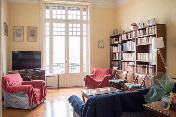 1930's Neoclassical Apt In The Heart Of Athens