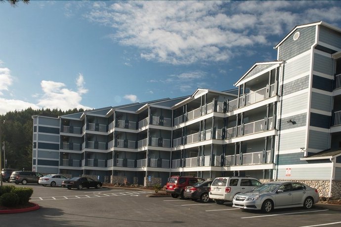 Waters Edge 302 1 Br condo by RedAwning