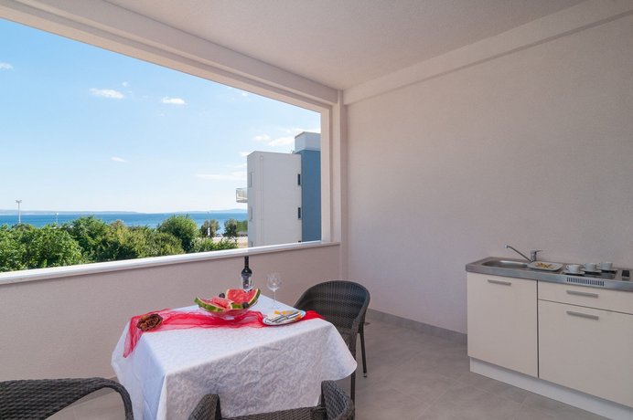 Luxury Rooms Near the Beach1