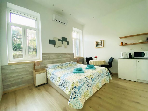 Studio Rose on Rokova Street - 5 min Walk to the Old Town of Split