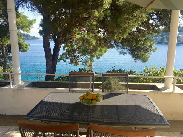 Apartments Lumbarda Bay