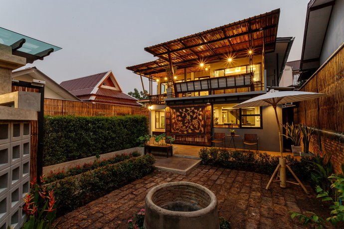 Hostel One Art and Gallery