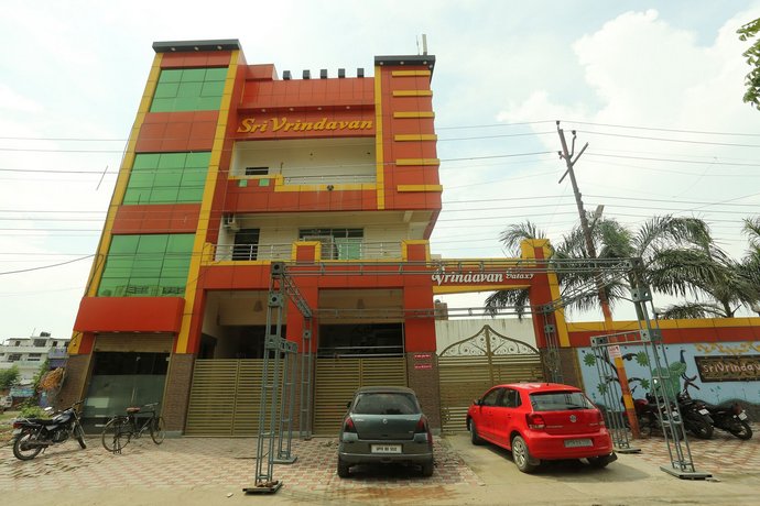 OYO 17204 Vrindawan Galaxy
