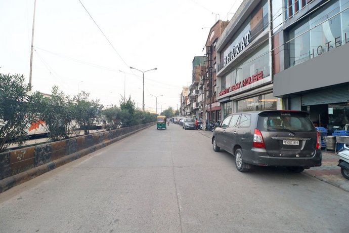 OYO 19392 Hotel Lexis
