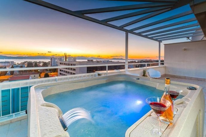 Sunset Penthouse Apartment With Jacuzzi