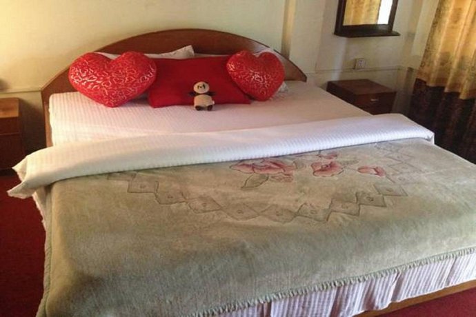 Safari Wildlife Lodge And Camp