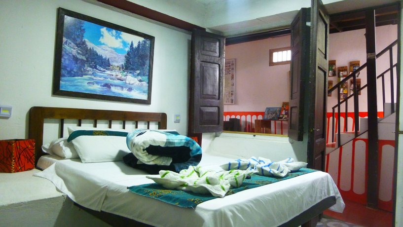 ArtVelez Hostel
