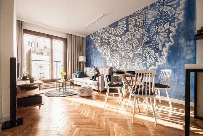 Oomph Warsaw Central Street Art Apartments