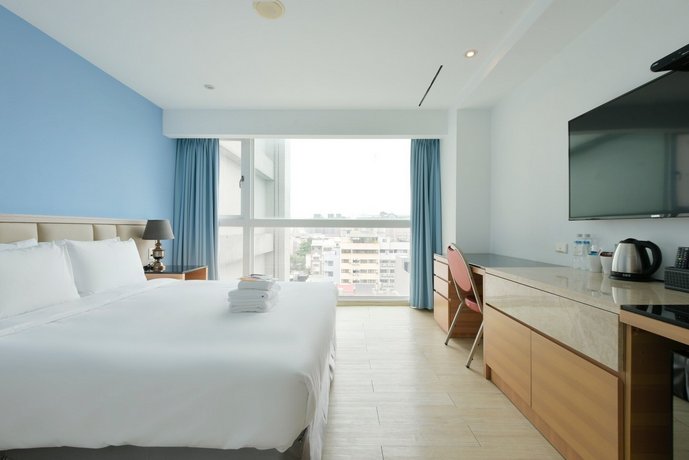 Champs Elysee Hotel