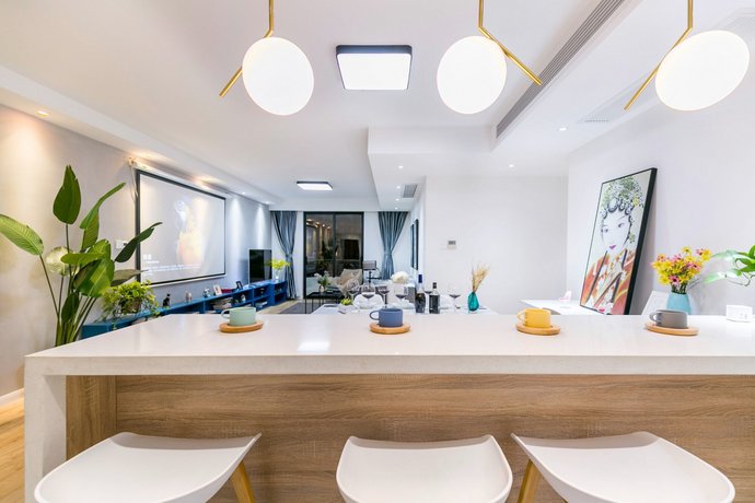 Henry's Apartment- Xujiahui Road