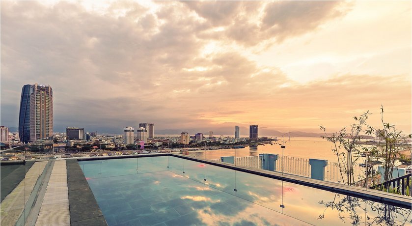 Ibiza Riverfront Hotel