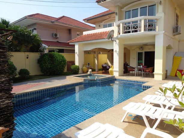 4 Bedroom Villa Private Pool Central Pattaya 15 Min Away