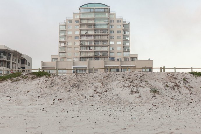 The Waves Living By the Beach