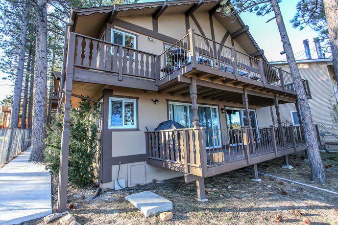 Lakefront Cottage