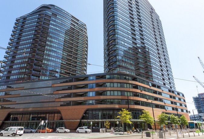 Scarlett Docklands Delight Balcony Gym & Pool