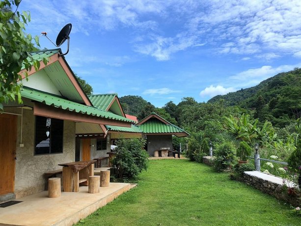 Ban Rim Nam Tharnthong
