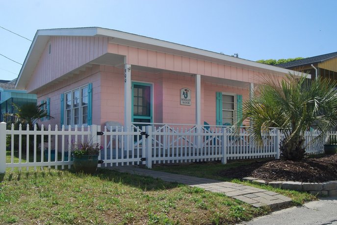 Mermaid Manor 2 Bedrooms 1 Bathroom Cottage