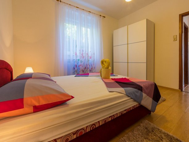 Apartments LJILJANA Dramalj