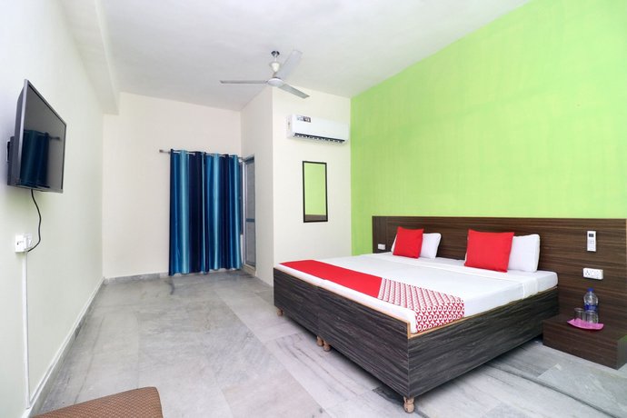 OYO 18570 Hotel Jazz