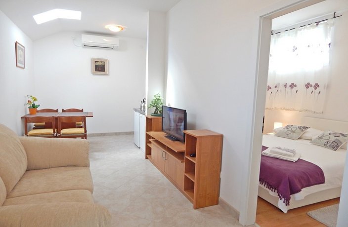 Apartments Moni