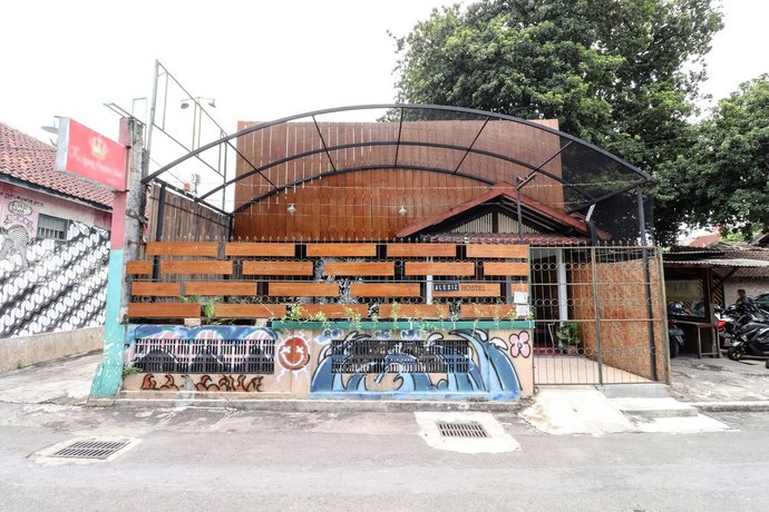 Alexiz Hostel