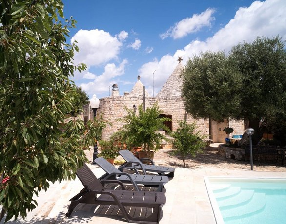 Trullo Paan Pascarosa by Typney