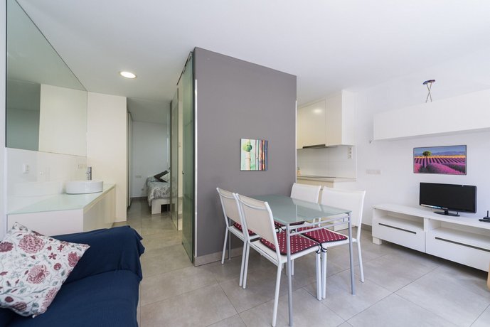 Flatguest Glass - Beach + TV + WiFi