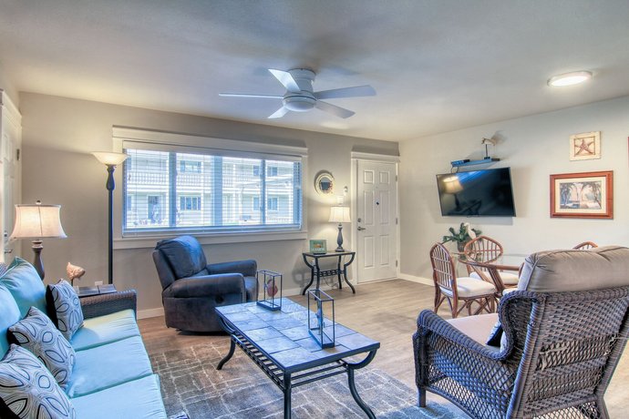 Courtyard 114 1 Bedroom 1 Bathroom Condo