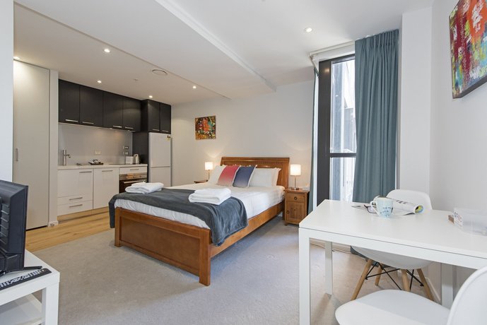 PARIS haven Studio Queens Residences Pool & Gym