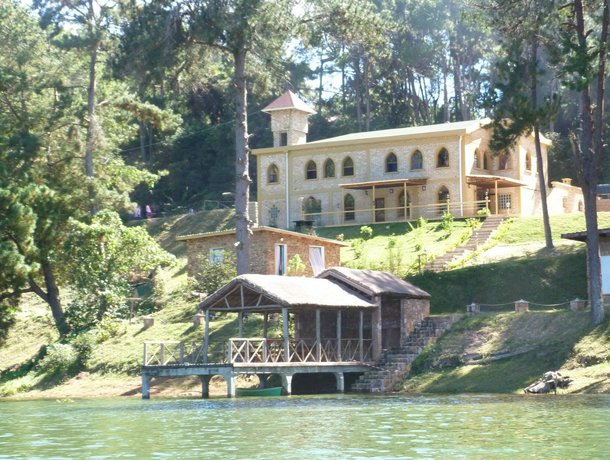 Le Chateau du Lac