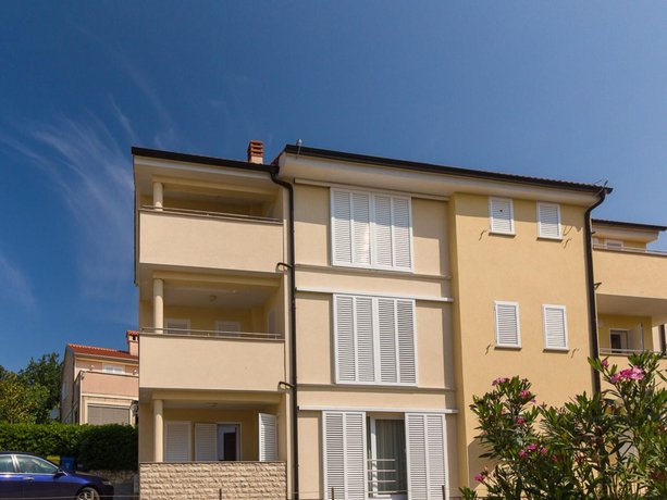 Apartments Josip Njivice
