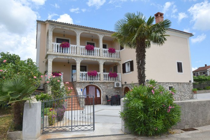 Apartments Samanic Malinska