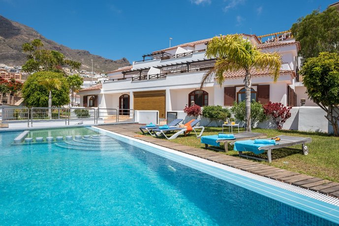 1 Charming Villa Huge Terraces Pool Garden Bbq