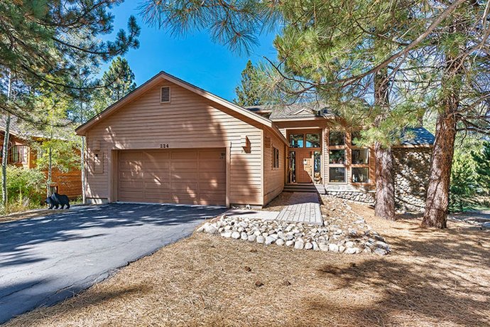 Bear Lodge On Basque Drive Home