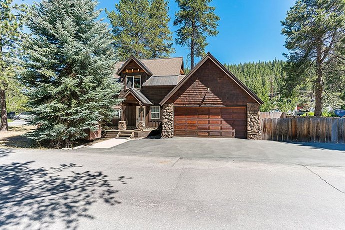 Heart of Truckee - 4 Br Home