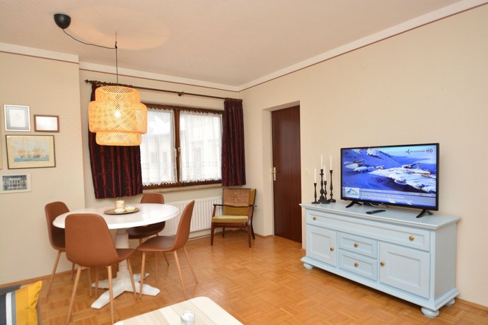 LOW BUDGET Apartment CENTRUM by Z-K-H Rentals