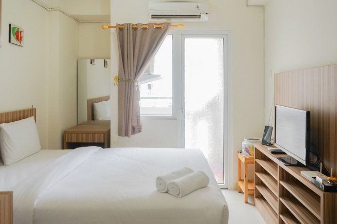 Cozy Studio Green Pramuka Apartment next to Mall By Travelio