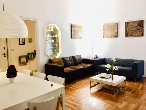 Exclusive 4 bedrooms apartment in Milan center