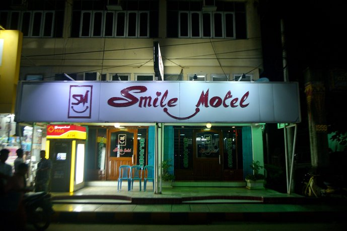 Smile Motel