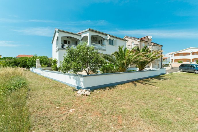 Apartments Jambreus
