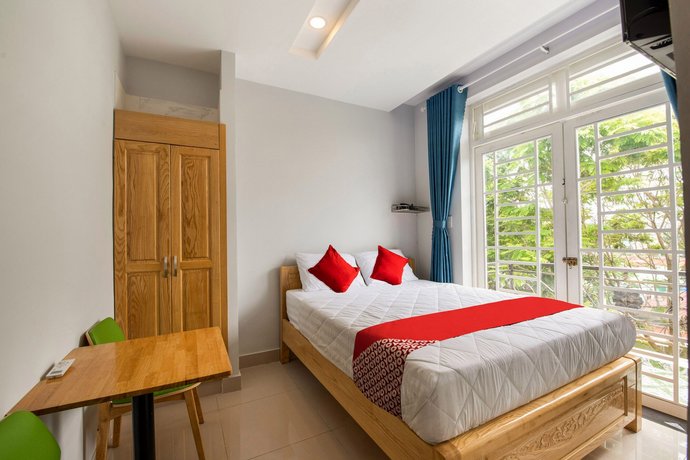OYO 471 White 1 Hotel