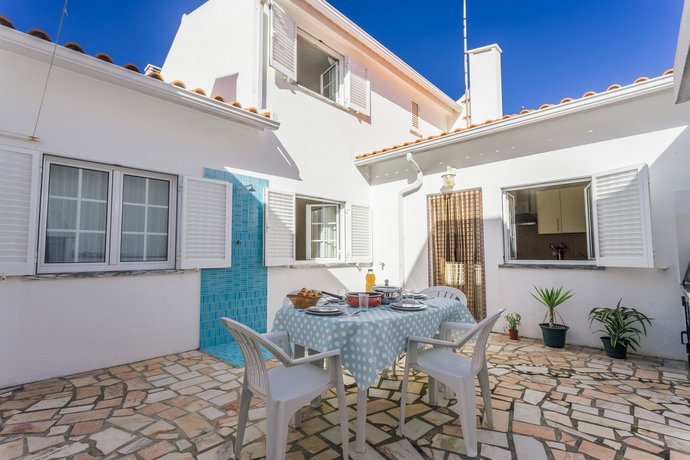 Best Houses 26 - Baleal Beach front Retreat