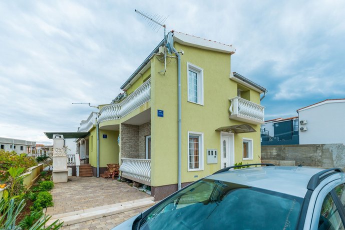 Apartments Mahnet