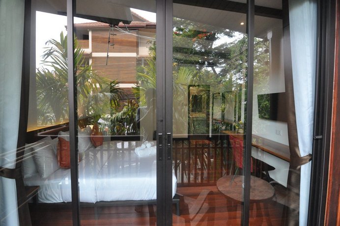 The Eight Ratvithi House