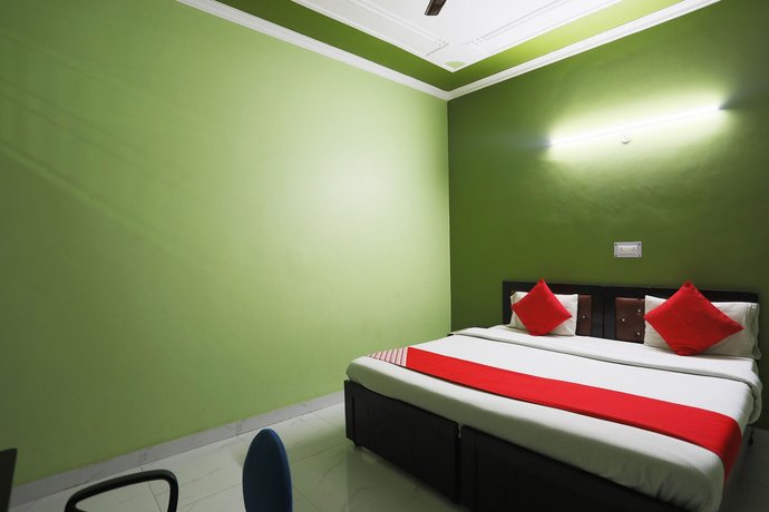 OYO 28604 Chs Villa