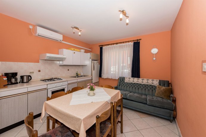 Apartments Desa 572