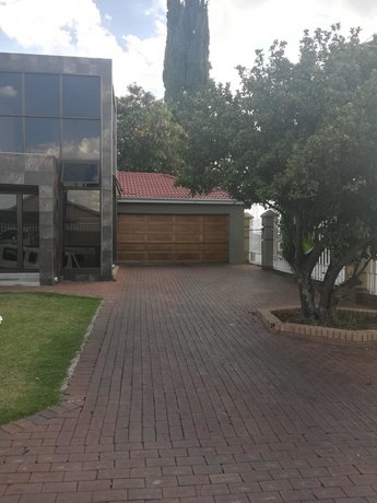 Lalela House