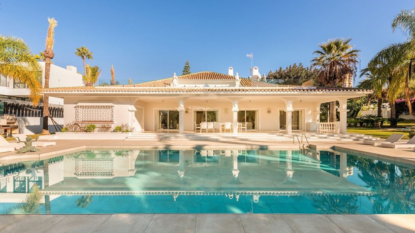 6 Bedrooms Luxury Villa Camilla