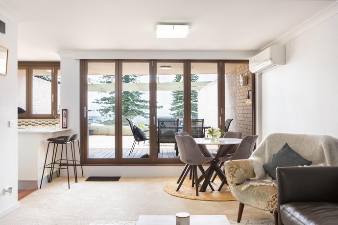 Beachfront Manly Apartment With Parking and Balcony